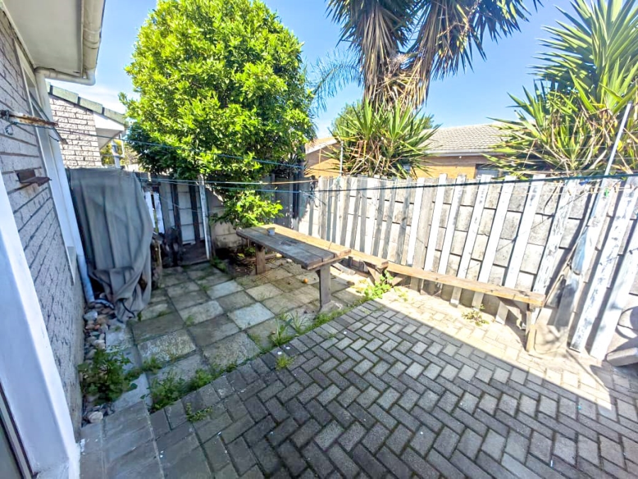 2 Bedroom Property for Sale in Oakglen Western Cape